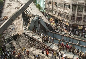印度在建立交桥坍塌 死伤过百