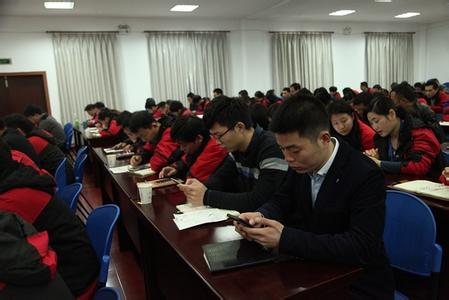 开会玩手机，怎能止于&ldquo;通报&rdquo;