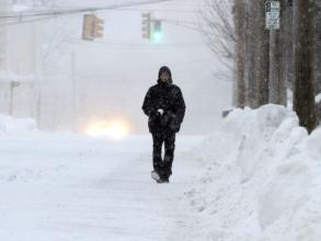 美国波士顿四月遇暴雪天气 大雪纷飞