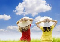 人民日报评论员：谁的童年没有忧伤