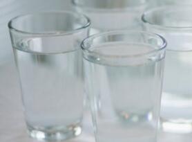 春季多喝淡盐水能够排毒