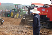 广东英德市推进农业机械化撬动观念变革