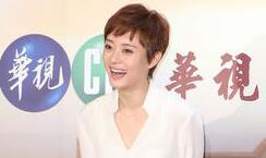 孙俪参加见面会 见小粉丝哭闹上前照顾