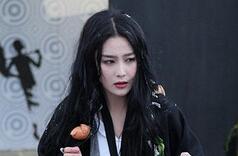 张馨予新剧遭人设计被扔鸡蛋