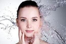 谁说你天生就该黑 白醋洗脸让你无限白