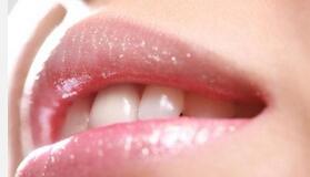 春季护唇正当时 一抹覆盖唇纹水润嘟嘟唇