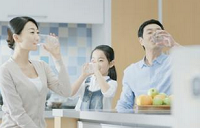 健康饮水 晨起喝温开水有7大好处