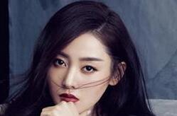 张天爱登封面 明艳清新诠释“制服诱惑”