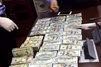 农民工捡到35.6万美元归还：别人的东西不能要(图)