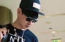 林俊杰与干儿子牵手 被赞父爱满满