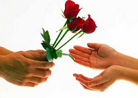 陌生乘客吐一地 12岁女童默默擦净感动同车人(图)