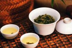 上班族们喝茶可以防辐射 你还在犹豫什么