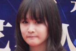 赵本山19岁女儿当网络主播 一副网红派头