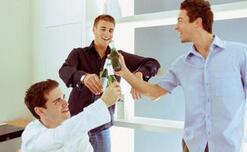 男人饮酒竟有7大惊人好处