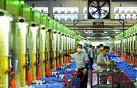 专业人才短缺 机器人工程师月薪上万元