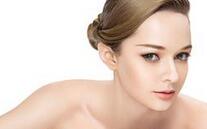 美容护肤品也流行“跨界” 唇膏从头到脚都能用