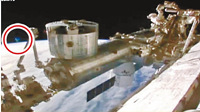 NASA直播视频现不明物体 画面立即中断