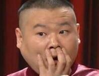 岳云鹏北京挤地铁大玩自拍 没被网友认出