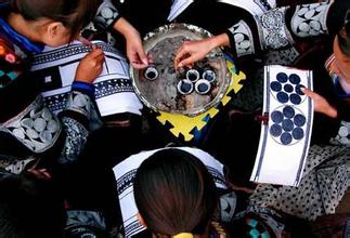 枫香染 画布上的青花