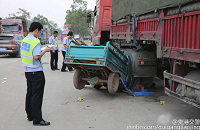 3岁男童不慎启动三轮 遭重卡压死