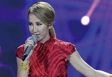 李玟暂停工作秀恩爱 洋老公已苦等5个月