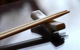 吃饭离不开筷子 就像刷牙离不开牙刷