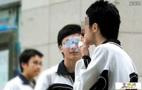 &ldquo;学生群殴老师&rdquo;道无情 看客更无情