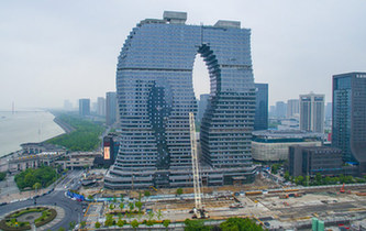 杭州现奇葩建筑 &ldquo;粗细腿&rdquo;造型遭吐槽