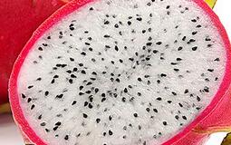 火龙果果皮别扔 竟有食疗功效