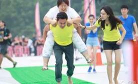 看了“跑男”  你是否也想试试踩指压板