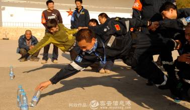 蓝天救援队山村&ldquo;救水库&rdquo;