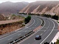 国道242甘临一级公路全线首片箱梁成功浇筑