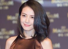 高圆圆上海出席活动 肤白貌美小露香肩