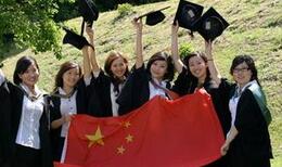 中国留学生开辟在美打拼新思路 毕业先结婚再求职