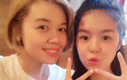 哈文赞女儿丸子头很美 小法比剪刀手卖萌