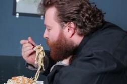 男性就餐简直是兵贵神速 这样危害绝大