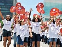 巴西开启万人接力奥运圣火传递