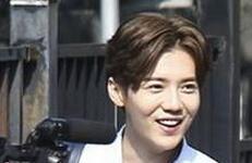 台媒曝移民署入组调查 鹿晗或被强制出境