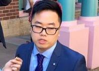 成都女留学生被害案开庭：其母现身 嫌犯不认罪