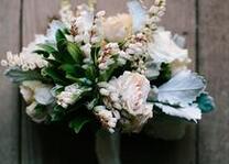 捧花把爱与幸福传递给别人 做美丽的新娘