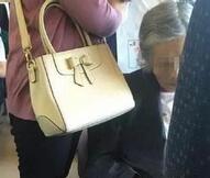 动车坐票女生拒给站票老人让座 获9成网友支持