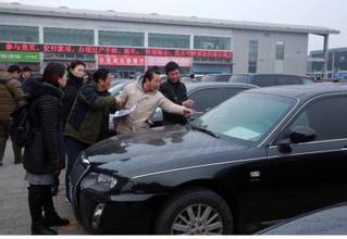 郑州百辆公车迎“首拍”