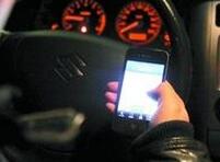 低头族随处可见 手机党请珍惜健康