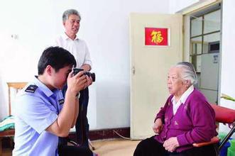 朝阳区一奶奶持菜刀砍伤孙子后自残