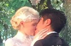 40岁撒贝宁与李白大婚 现场提及亡母哽咽落泪