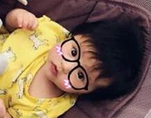 欧弟女儿大眼呆萌 撞脸哈利波特