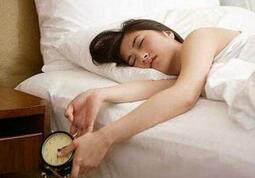 熬夜的妹子伤不起啊 皮肤全毁了