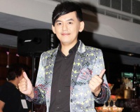 黄子佼自曝怕冲澡 幼时溺水留阴影