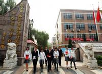 北京某小区12辆车被泼漆 3辆车车窗被砸