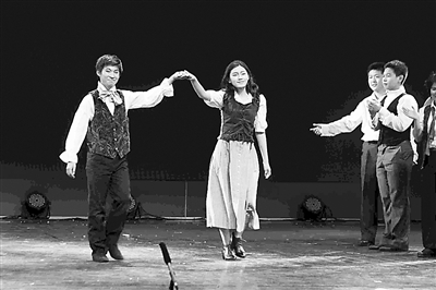 中国孩子体验戏中人生